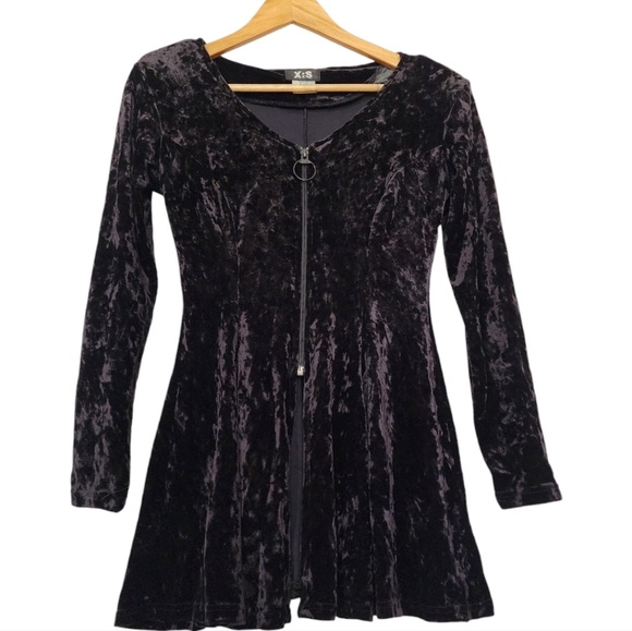 X:S Dresses & Skirts - 90s gothic Black Velvet Fit and Flare zipper split open longsleeve top